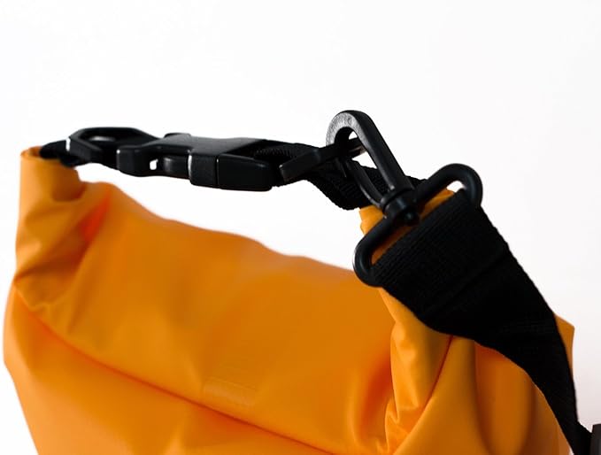 Montem Premium Waterproof Bag/Roll Top Dry Bag - Perfect for Kayaking/Boating/Canoeing/Fishing/Rafting/Swimming/Camping/Snowboarding